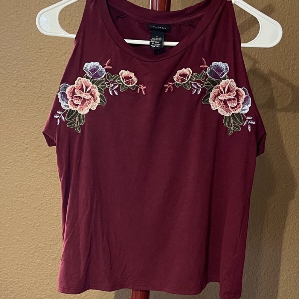 Rue 21 Cold shoulder burgundy T-shirt S